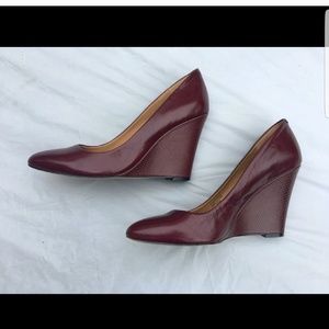 Ann Taylor Leather pumps